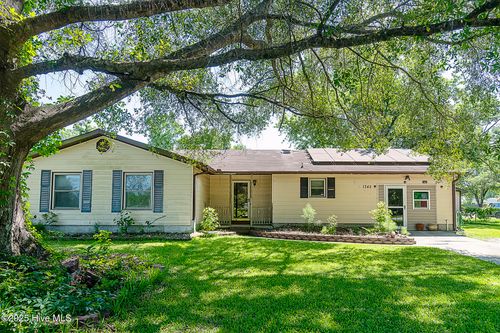 1342 Old Maplehurst Rd, Jacksonville, NC, 28540-3215 | Card Image