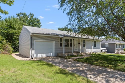 2514 Linden Pl, Saint Charles, MO, 63301-1356 | Card Image