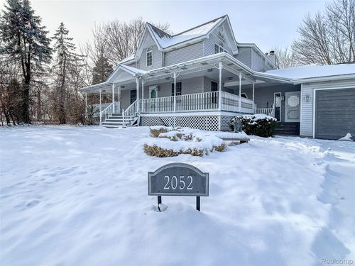 2052 S Dye Rd, Flint, MI, 48532-4122 | Card Image