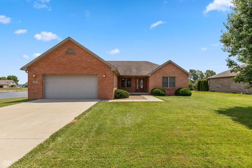 1977 Sophia Ln, Seymour, IN, 47274-3376 | Card Image