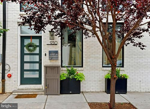 930 S Beulah St, PHILADELPHIA, PA, 19147-3906 | Card Image