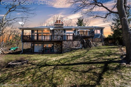 3525 Whitfield Dr, Waterford, MI, 48329-1160 | Card Image