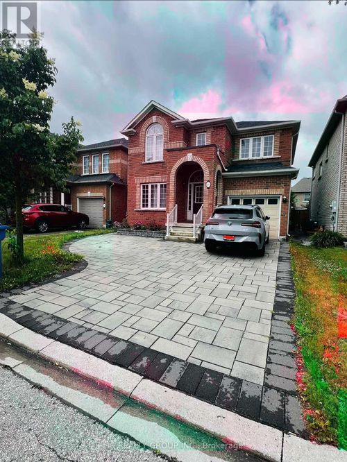 86 Beare Trail, Newmarket, ON, L3X3B3 | Card Image