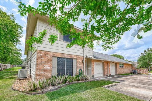 17103 Blackhawk Blvd, Friendswood, TX, 77546-3422 | Card Image