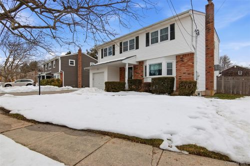 225 Bellerose Ave, East Northport, NY, 11731-1622 | Card Image