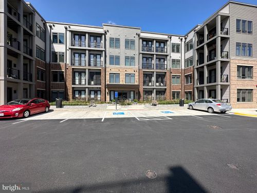 304a-1669 Bandit Loop, RESTON, VA, 20190 | Card Image