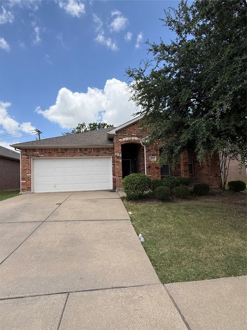 1152 Sunderland Ln, Fort Worth, TX, 76134-3731 | Card Image