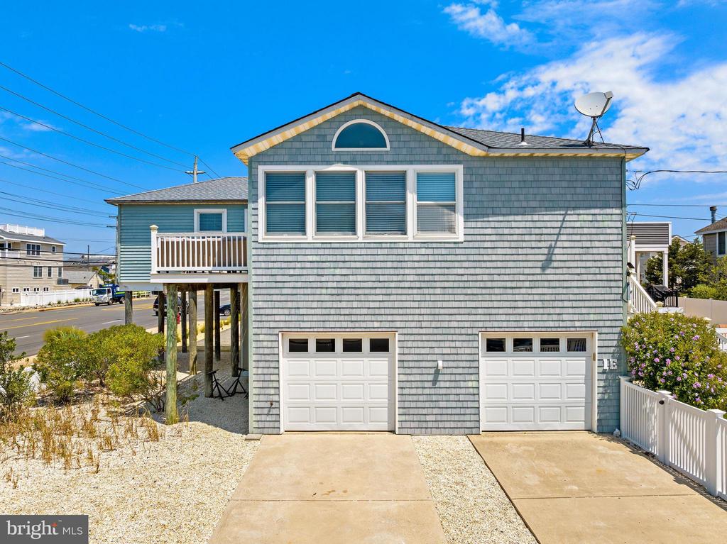 Hobart Ave, Beach Haven, NJ 08008