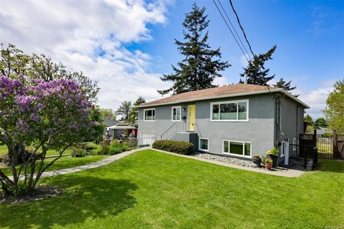 3746 Seaton St, Victoria, BC, V8Z3W4 | Card Image