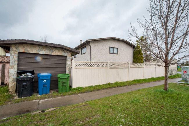 3859 Fonda Way Se, Home with 4 bedrooms, 2 bathrooms and null parking in Calgary AB | Image 9