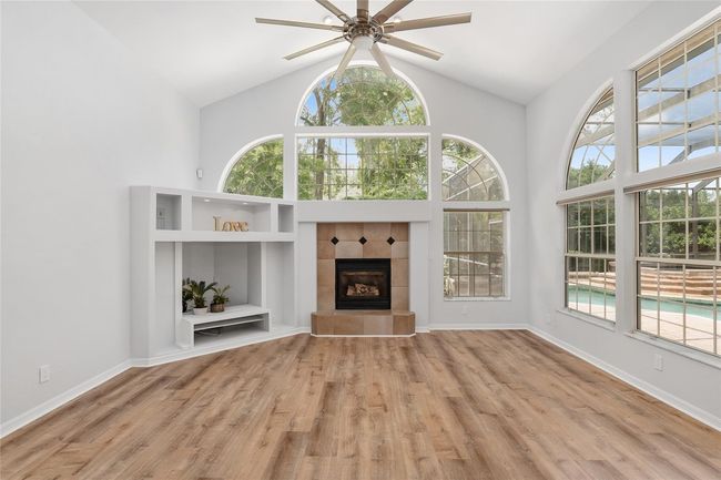 AMAZING WINDOWS IN FAMILY ROOM | Image 31