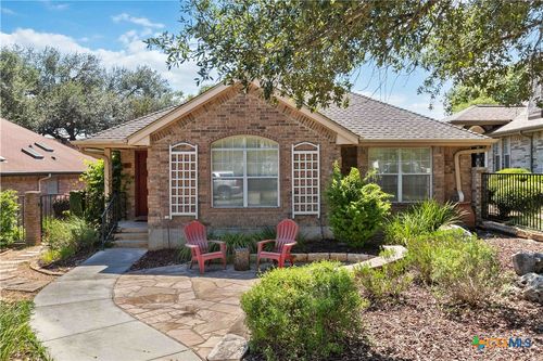 811 Oakwood Blvd, New Braunfels, TX, 78130-5258 | Card Image