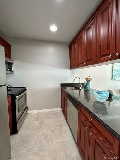 2e2-184 Hallock Rd, Lake Grove, NY, 11755-1400 | Card Image