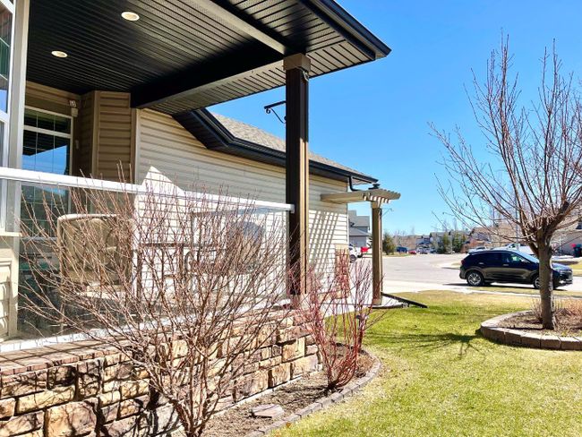 1909 Riverside Drive Nw, Home with 2 bedrooms, 2 bathrooms and 4 parking in High River AB | Image 4