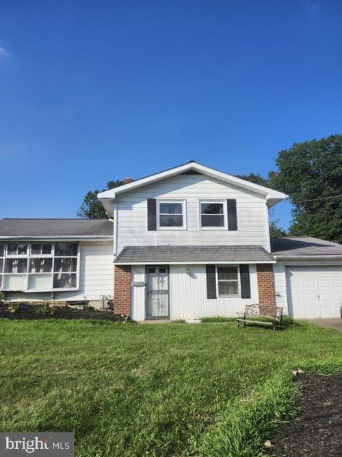 667 Arbor Ln, WARMINSTER, PA, 18974-2112 | Card Image