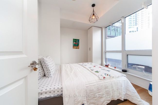 318 - 8 Mercer St, Condo with 1 bedrooms, 1 bathrooms and null parking in Toronto ON | Image 24