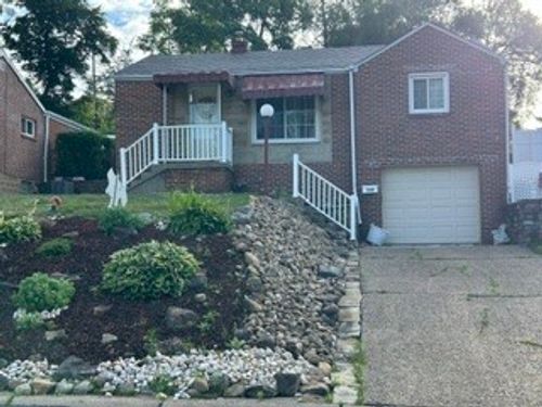 320 Glencoe Dr, West Mifflin, PA, 15122-2626 | Card Image