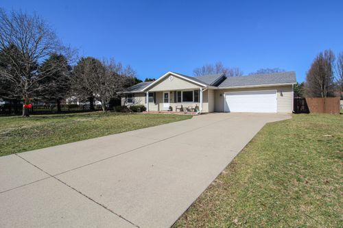 17064 Hawk Ct, Three Rivers, MI, 49093-9064 | Card Image