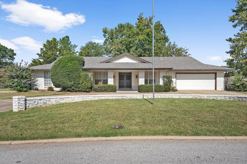 8302 Shadowood Avenue S, Broken Arrow, OK, 74011 | Card Image