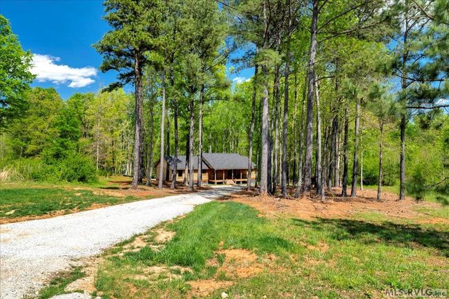 View from driveway to log cabin | Image 31