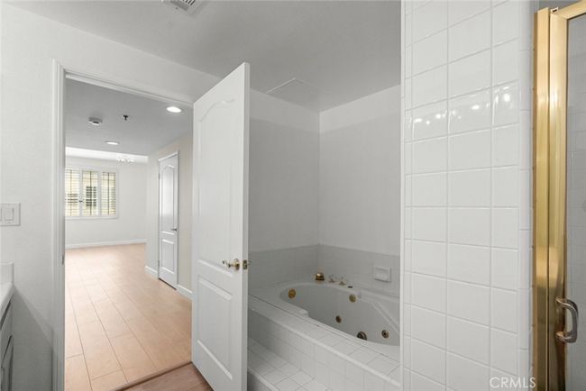 102 - 4348 Mammoth Ave, Condo with 2 bedrooms, 3 bathrooms and null parking in Sherman Oaks CA | Image 27
