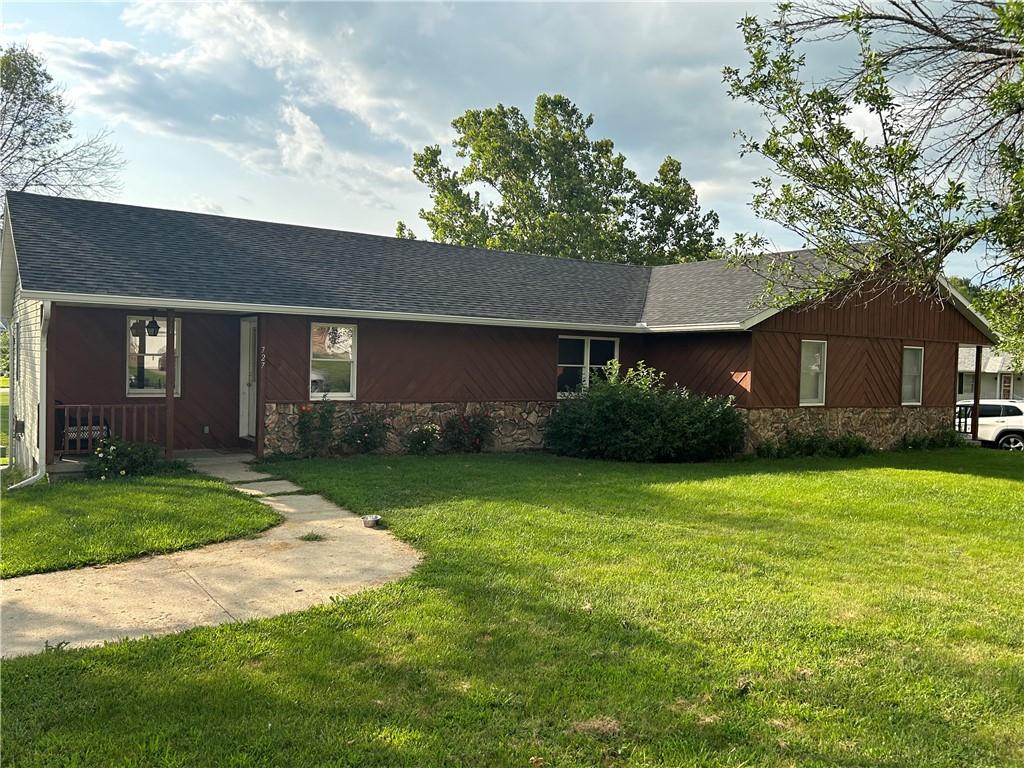 Torrance St, Maryville, MO 64468