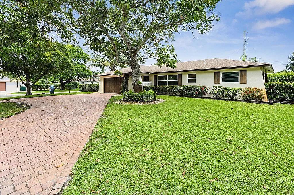 Riverside Dr, Tequesta, FL 33469