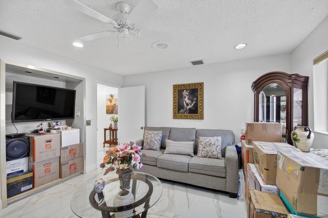 6858 Fountains Cir, Condo with 3 bedrooms, 3 bathrooms and null parking in Lake Worth FL | Image 49