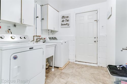 20413 Caniff St, Clinton Twp, MI, 48035-4402 | Card Image