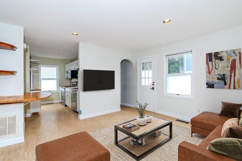 b-9 Walnut St, Northampton, MA, 01060-3217 | Card Image