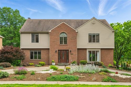 2599 Rossmoor Dr, Upper St. Clair, PA, 15241-2581 | Card Image