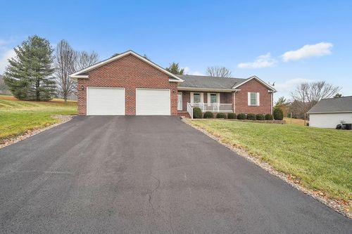468 Fountain Springs Dr, Peterstown, WV, 24963-5046 | Card Image