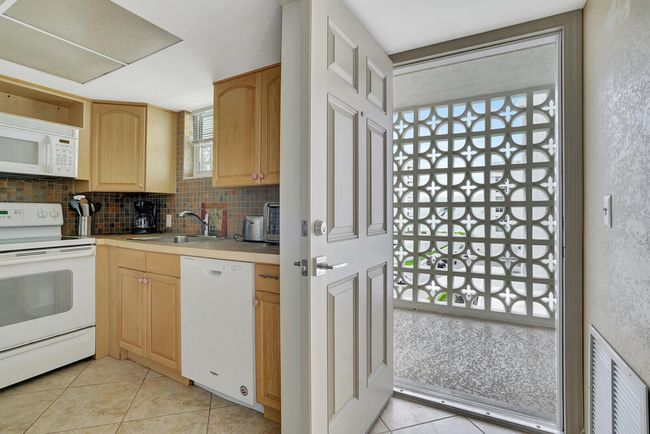 APT-511 - 3570 S Ocean Blvd, Condo with 1 bedrooms, 2 bathrooms and null parking in South Palm Beach FL | Image 29