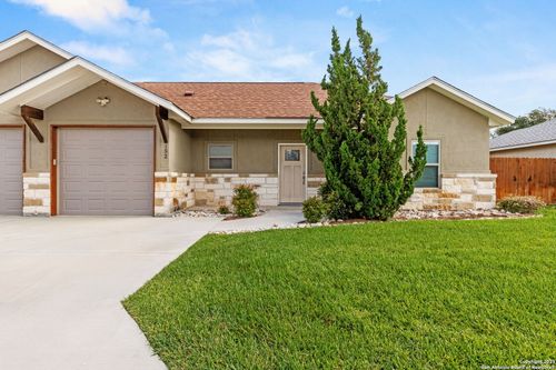 3b-152 Navarro Xing, Seguin, TX, 78155-3016 | Card Image