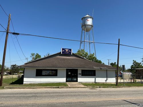 103 W 3rd St, Nixon, TX, 78140-2555 | Card Image