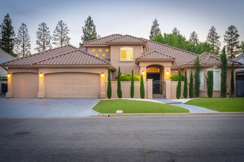 1103 E Newhall Dr, Fresno, CA, 93720-4083 | Card Image
