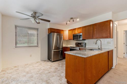 38600 Lanse Creuse St, Harrison Township, MI, 48045-2060 | Card Image