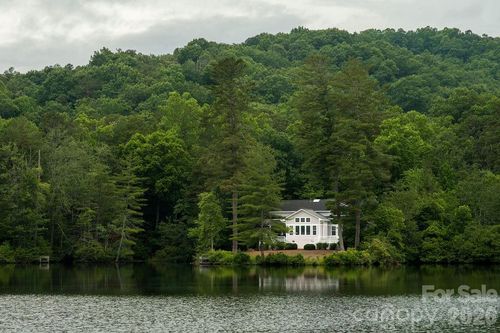 719 Deerlake Rd, Brevard, NC, 28712-7657 | Card Image
