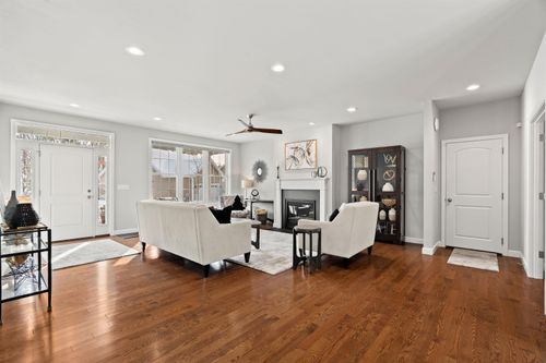 43 Maple Leaf Way, Manchester, NH, 03102-8456 | Card Image