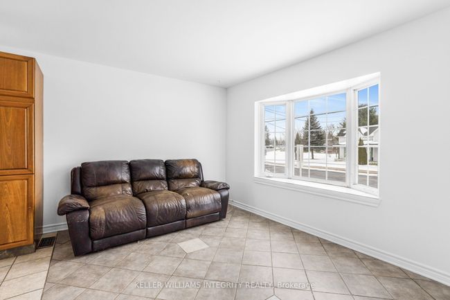 120 Herbert St, House other with 3 bedrooms, 2 bathrooms and 2 parking in Prescott Russell ON | Image 5