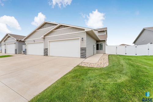 9010 W Wisdom Pl, Sioux Falls, SD, 57106-8553 | Card Image