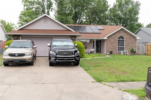 1013 N 26th St, Rogers, AR, 72756-2088 | Card Image
