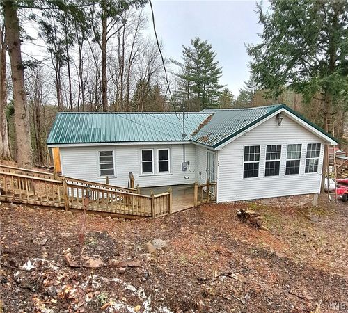 24 Wall St, Bernhards Bay, NY, 13028-4127 | Card Image