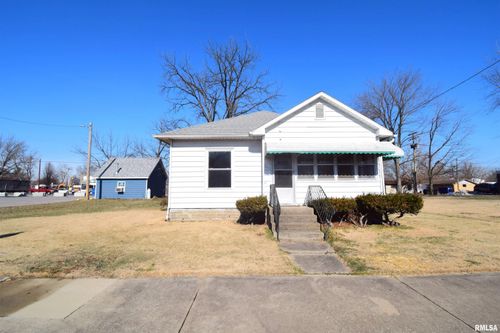 306 W Franklin St, Sesser, IL, 62884-1454 | Card Image
