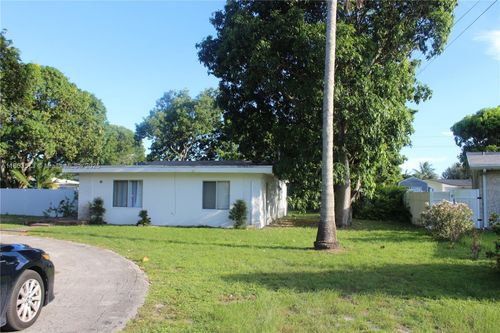 0-28 Ne 164th St, Miami, FL, 33162 | Card Image