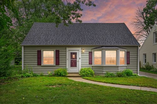 536 N 112th St, Wauwatosa, WI, 53226-4132 | Card Image