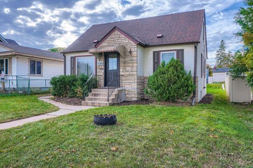 684 37th Ave Ne, Minneapolis, MN, 55421-3619 | Card Image
