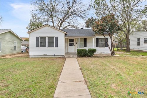 809 E 12th Ave, Belton, TX, 76513-2211 | Card Image