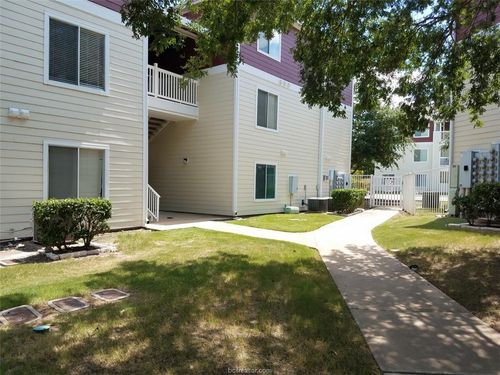 apt-201-519 Southwest Pkwy, College Station, TX, 77840-7137 | Card Image