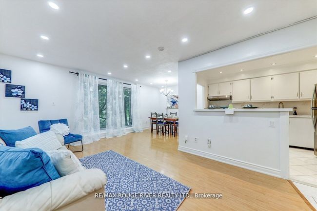 21 - 25 Pebble Byway, Condo with 3 bedrooms, 2 bathrooms and null parking in North York ON | Image 8
